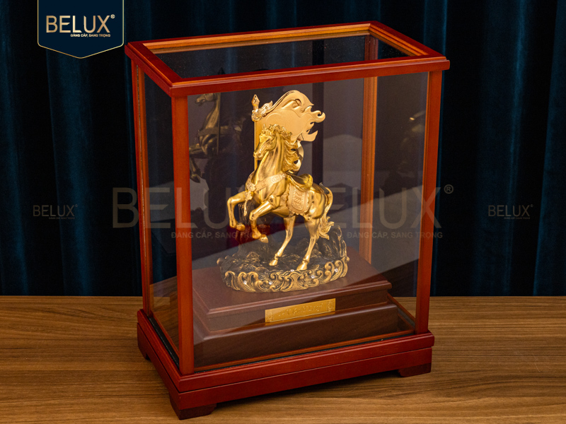 Tượng Ngựa Nhất Mã dát vàng 24k – Biểu trưng của khát vọng và thành công